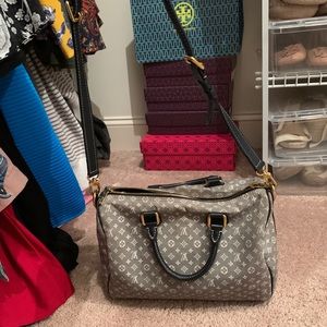 Authentic Louis Vuitton speedy 30 I’m including a purse organizer i purchased